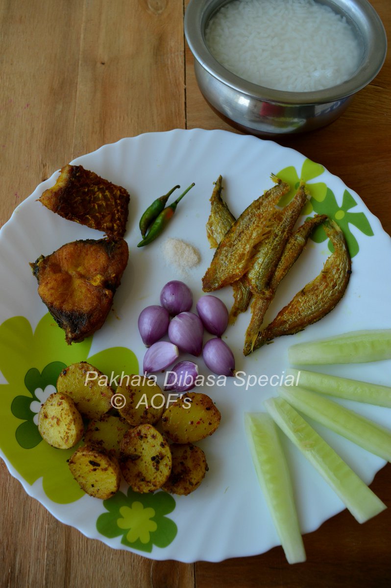 The #PakhalaDibasa platter ! #Oriyarasoi #Odia #Odisha #foodblogger #fish #potato #SundayLunch #fermentedrice #exoticfoods #foodphotography