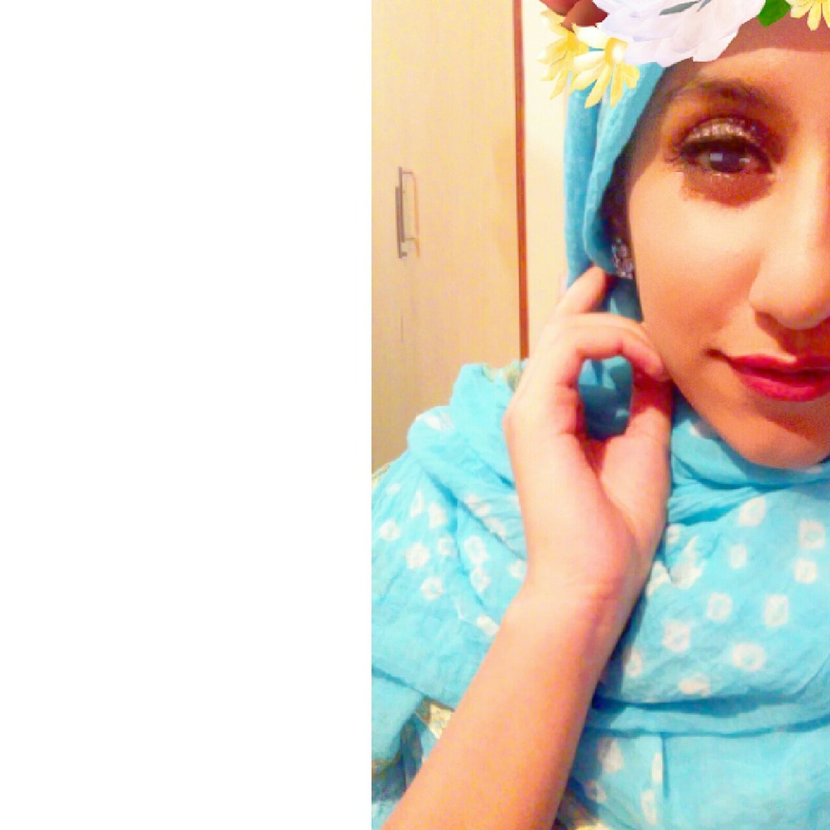 fatoom_khan's tweet photo. When I could Kinda do a makeup look for myself 😂
#hijabstyle #hijabfashion #hijabi #hijabista #highlights https://t.co/qy58EpVzNK