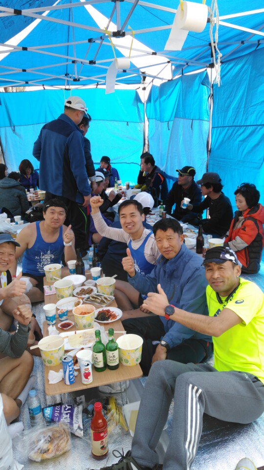 jywtoe2001's tweet photo. 올해도 겨울동안 준비해서 동아서울국제마라톤대회 갔다왔습니다
몸은 힘들어도 완주후 뿌듯한 마음이 나를 행복하게 하는 하루였습니다 일본 4/22이날 미야코지철인대회가 있어 열심히 준비했는데 마라톤기록은 기대했던것보다 좋지는 않았지만 https://t.co/qGjkna5ARn