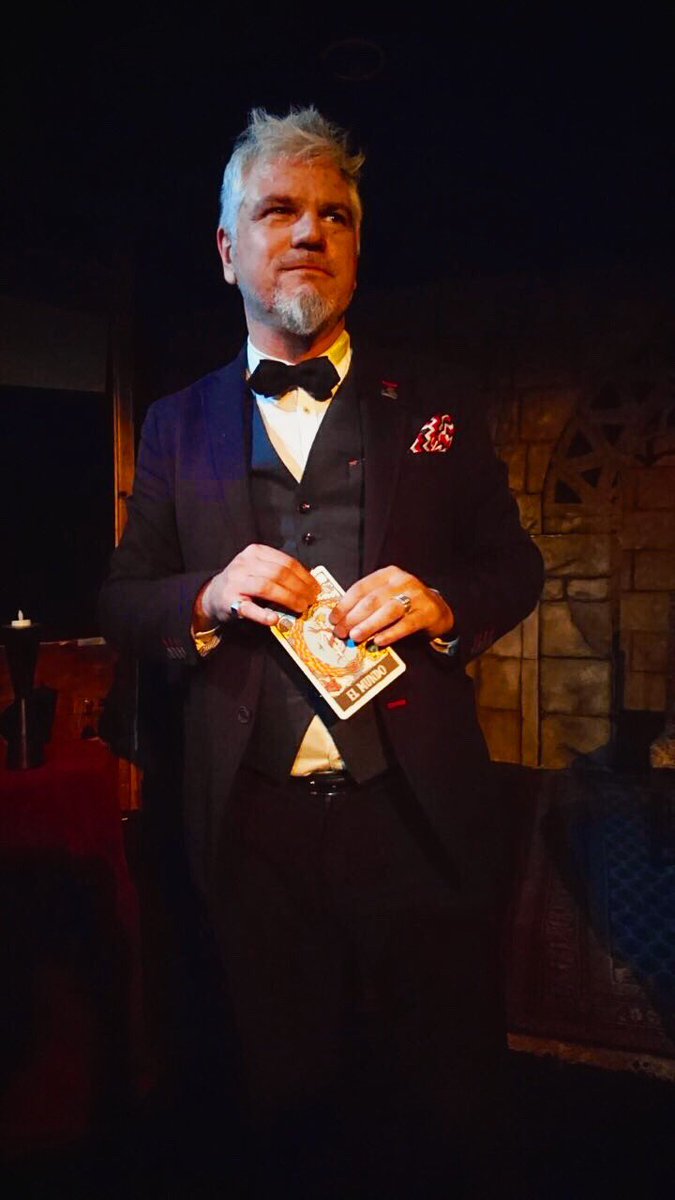 MagoTheJack's tweet photo. El mundo en tus manos! #BuenDomingo #Showtime #MindArtist #Madrid #Q&A https://t.co/BEyUhFNyTE