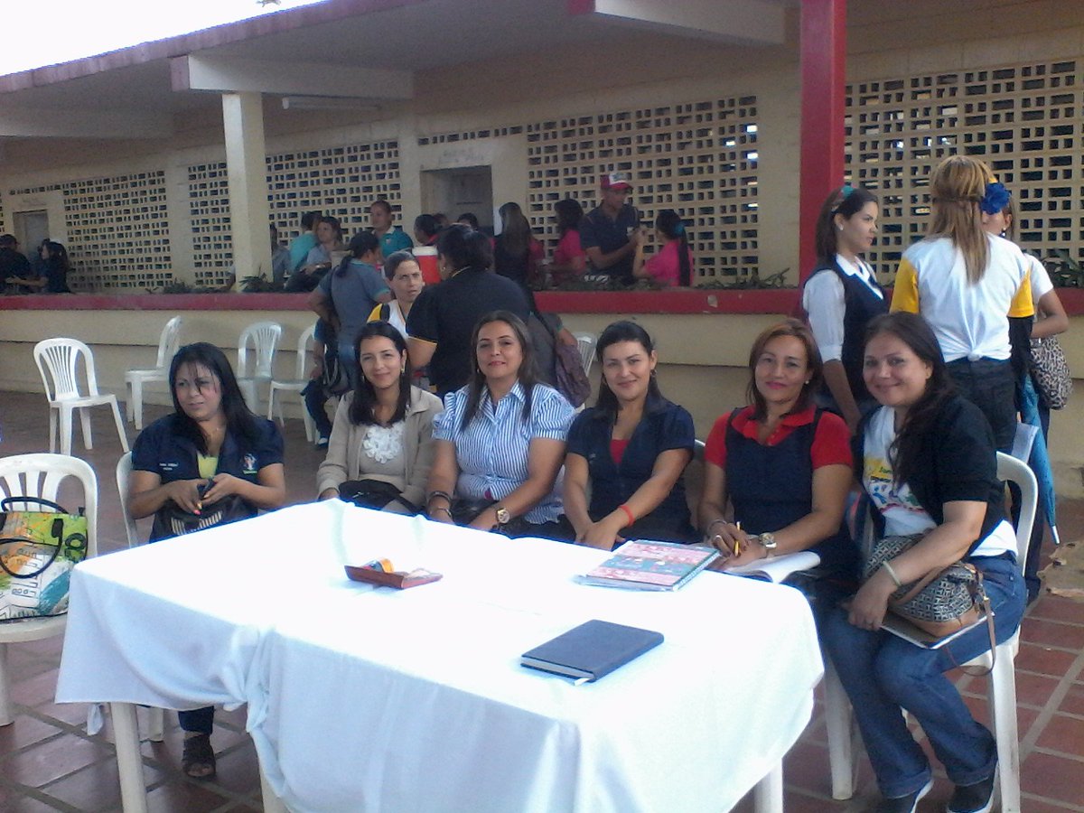 ChaconHeidy's tweet photo. @JauaMiranda @NicolasMaduro @PanchoArias2012 #Zulia # Santa Rita #GremioEducativoSantaRita  CongresoPedagogicoDelAmorejemplo y la curiosidad https://t.co/ClNTB7E8zA