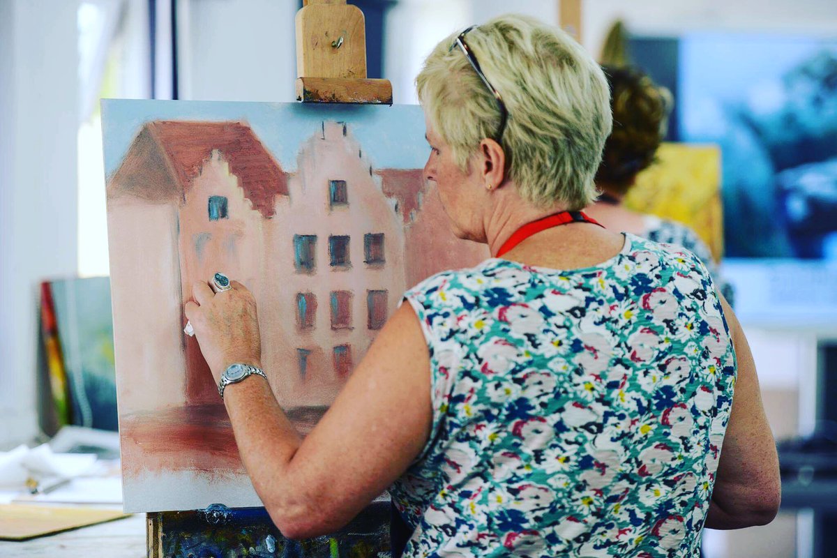 NorfolkPainting's tweet photo. This could be you! Always dreamed of learning to paint? Start your #oilpainting journey this #Spring for just £199 https://t.co/RYVhPxJy0p https://t.co/wl4hKKTNmN