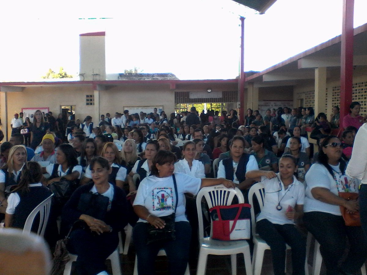 ChaconHeidy's tweet photo. @JauaMiranda @NicolasMaduro @PanchoArias2012 #Zulia # Santa Rita #GremioEducativoSantaRita  CongresoPedagogicoDelAmorejemplo y la curiosidad https://t.co/ClNTB7E8zA