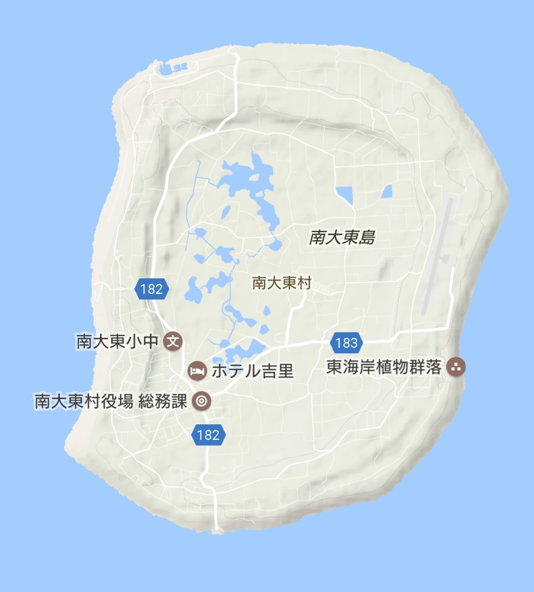 なえぴゃん Pa Twitter 南大東島 をgooglemapで見るとこんな感じ 外周約21 なので多良間島や与論島と同じくらいの大きさ 小さな島なので環状の上まで土地利用してるので分かりにくいけど地形バージョンだと環礁領域が明瞭 南大東島地方気象台は地図のホテルの位置