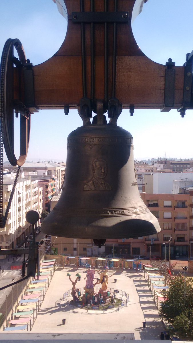 JSantJosep's tweet photo. Hui elles son les encarregades de cridar la festa al nostre poble. #Ontinyent està en Falles!!! #FallesJSJ17 #FallesUnesco https://t.co/EV0SpULsBR