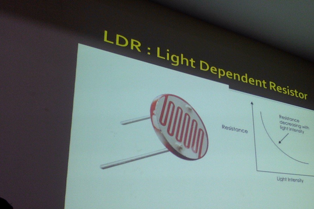 nirmalhota's tweet photo. #iotworkshop LDR : Light Dependent Register @MsdcOdisha @CsharpCorner https://t.co/VuR4wrBj7f