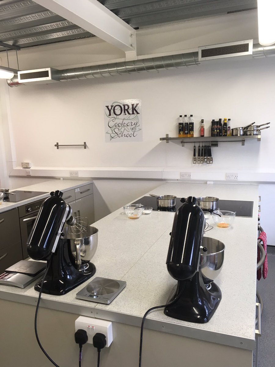 YORKCakes's tweet photo. All set for today's Patisserie Masterclass with @fpmacaroons. https://t.co/JAKwtaLGyq https://t.co/MqWtBqPBmq