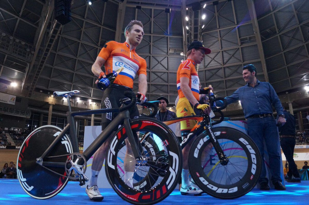 📆 Avui
⏰ 11.55 hores
🚴🏻 <a href="/Sixdaymallorca/">Six Day Mallorca</a> #SixDayFinal 
📺<a href="/IB3televisio/">IB3 Televisió</a> 
▶ IB3.org/directe 
🔊 <a href="/merce_valero/">Mercè Valero</a> &amp; <a href="/joanmartimir/">Joan Martí Mir</a>