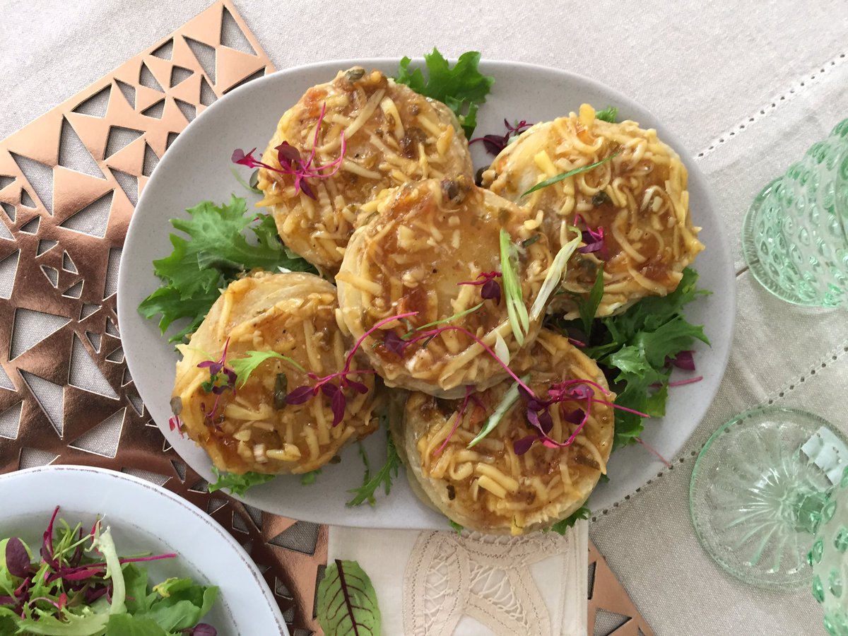 Twinmade_Food's tweet photo. CHEESE AND JALAPEรO POTATO STACK #appertaining #entertaining #appertisers #foodgram #foodblog recipe up ๐ #comfort food #twinmade https://t.co/FCifqwCVvY