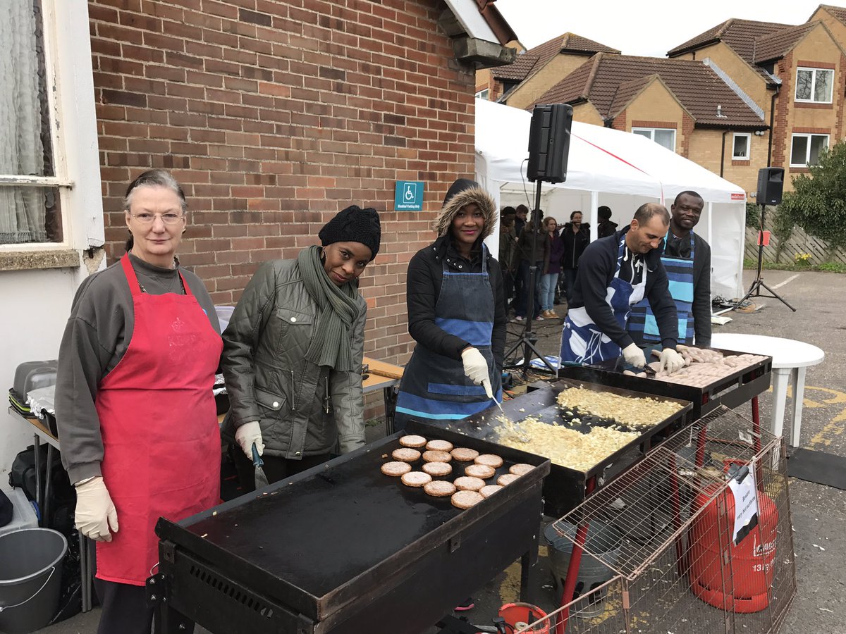 sawyers_church's tweet photo. The Fun Run BBQ will soon be open - burgers and hot dogs for everyone - free - @sawyers_church @Lovebrentwood https://t.co/fBYKS2DngS