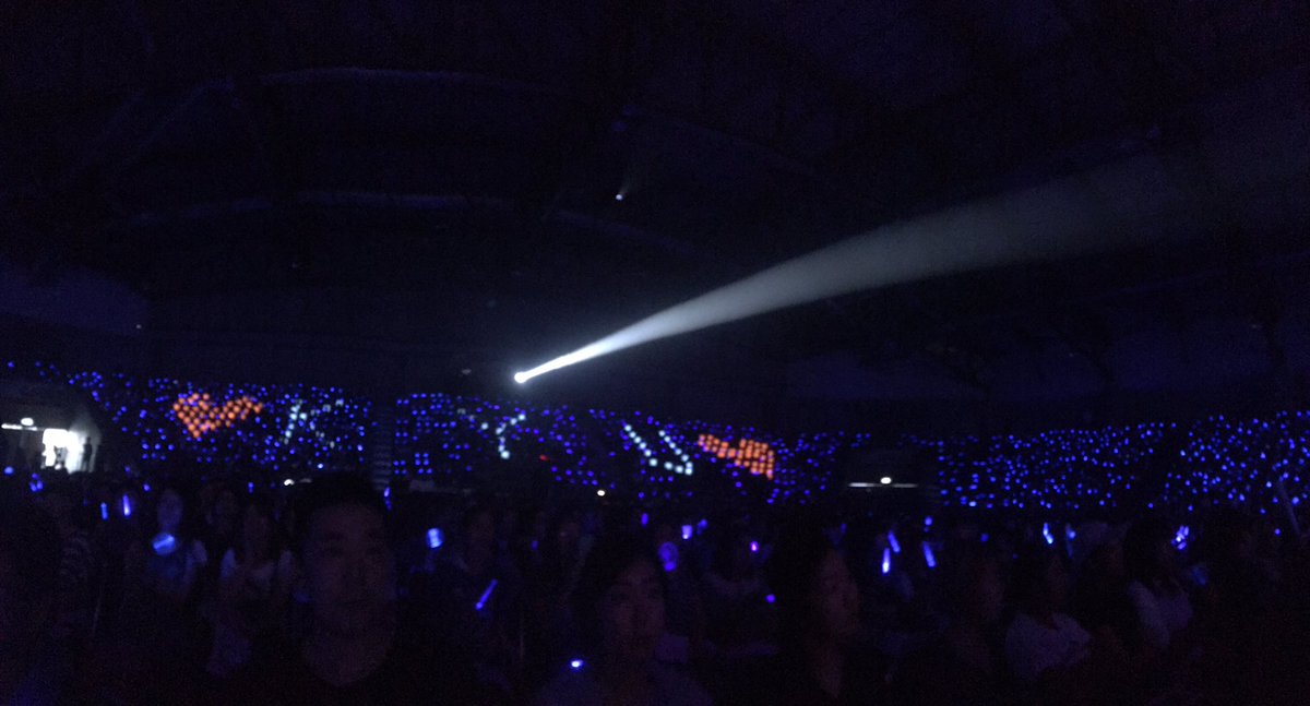 Kyuhyunnesia's tweet photo. 170319 Thai fan project (2) #KYUHYUNSOLOCONCERTinBKK https://t.co/rleOPGo25t