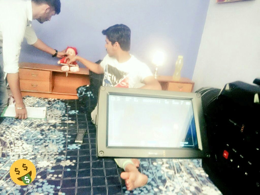 kshitiz43's tweet photo. 1st session of shooting completed..
#To_much_fun!!!hahahahaha https://t.co/H4RzNQ9f0B