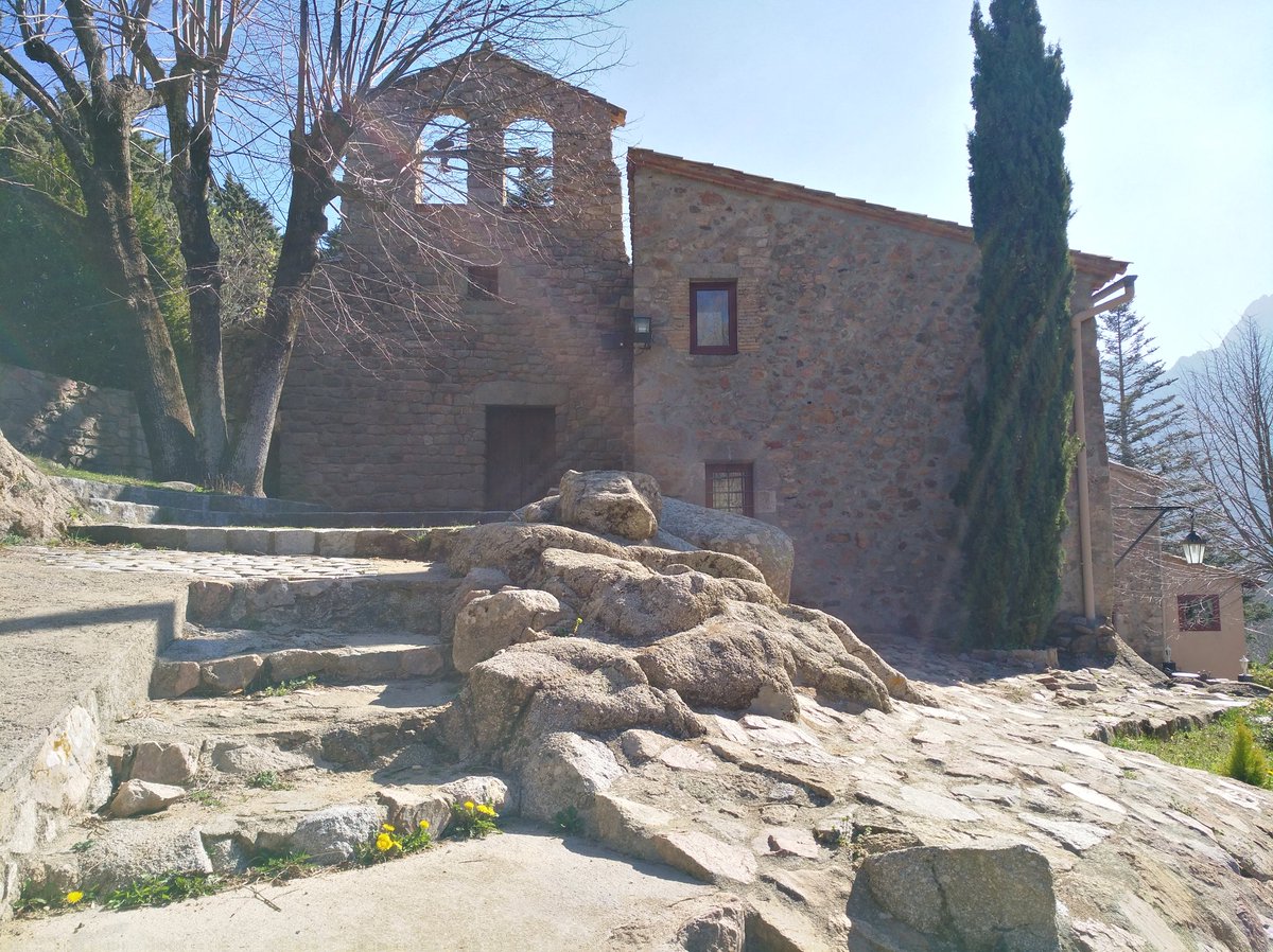 Santmarcal28's tweet photo. Us esperem aquest migdia a Sant Marçal per celebrar en familia i amb un bon àpat el dia del pare! 🍴🏔☀👪 #Montseny #cuinacasolana #diadelpare https://t.co/rsWmjGsISW