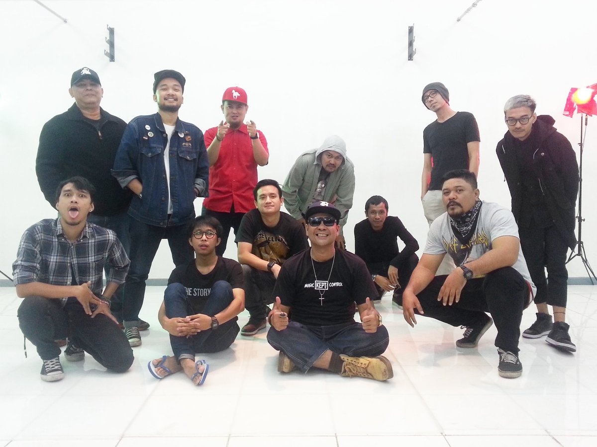 ThxMuch music friends @kripikpeudeus <a href="/BANGSATBERIMAN/">BANGSATBERIMAN</a> <a href="/RAPROCK_UNITED/">RAPROCKUTD INA</a> sudah support pembuatan vidclip #KITORANG 1st single of #DRT 1st E.P.
