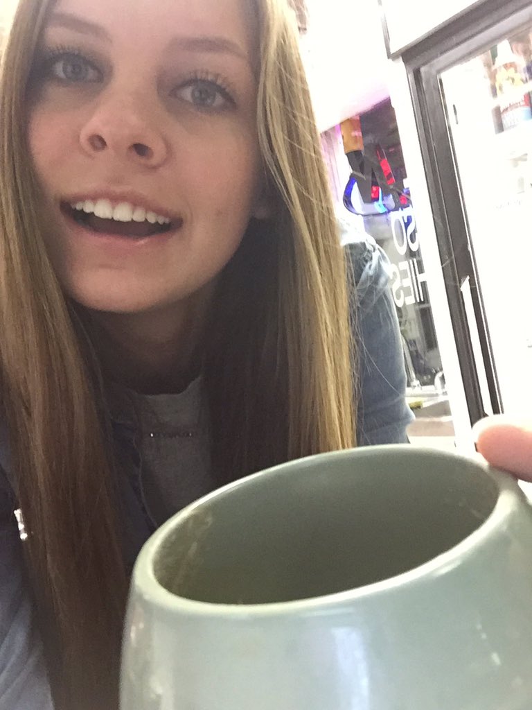 coco_kaufmann2's tweet photo. @sky_nicole_ #2dollarsinmybucket #whothebetterbarista #whoserveditbetter #likeforcoco #rtforsky https://t.co/iukGlB3fRY