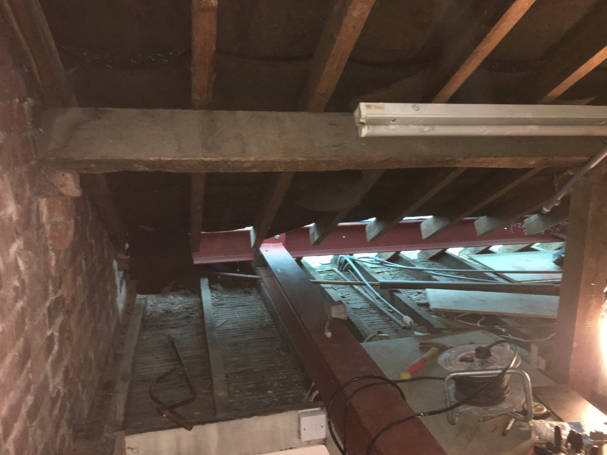 SE20builders's tweet photo. Penge loft conversion - a couple of before & after pics. Bathroom to follow in phase 2! #loftconversion #homeextension #pengeloftconversion https://t.co/m5HviUZ9Np