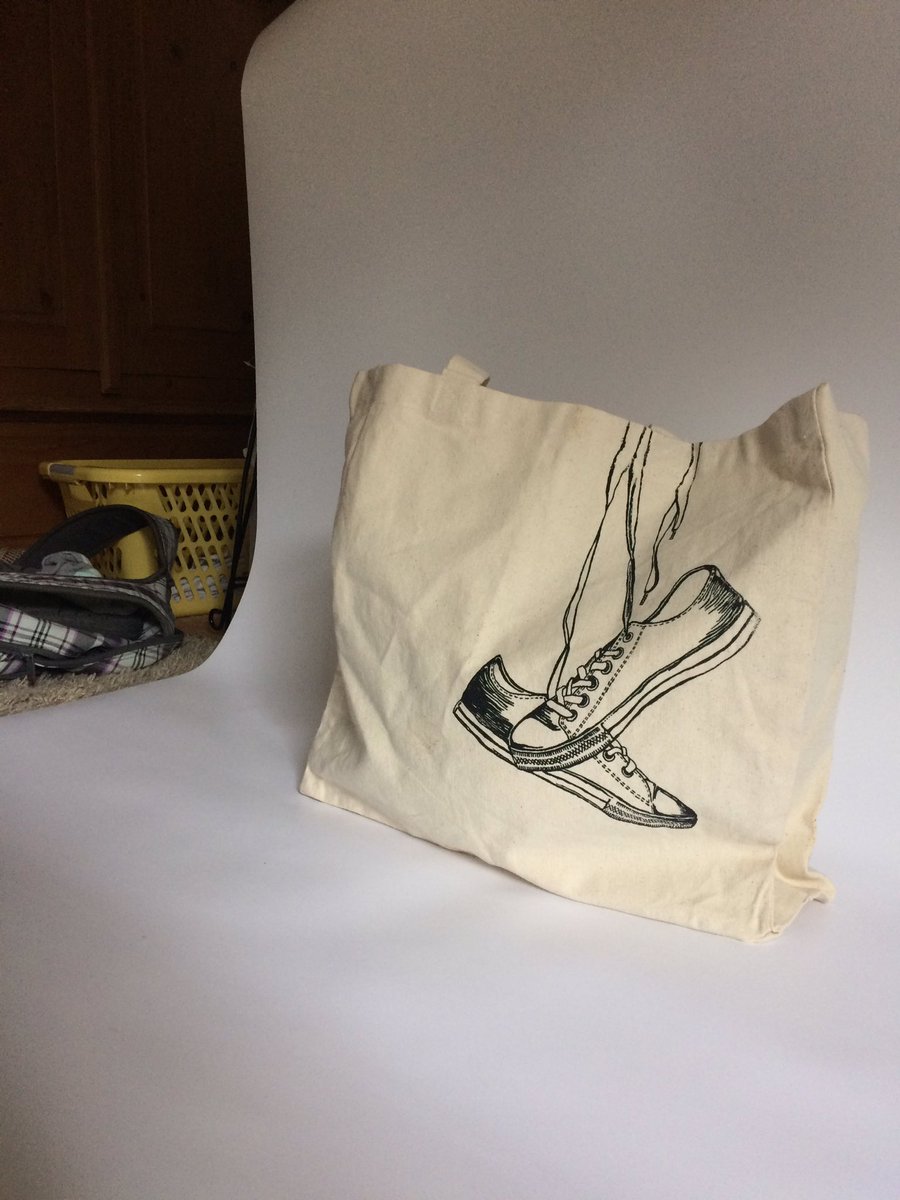 rowan_designs's tweet photo. Got to love a #makeshift #studio https://t.co/uZjDJV251p
