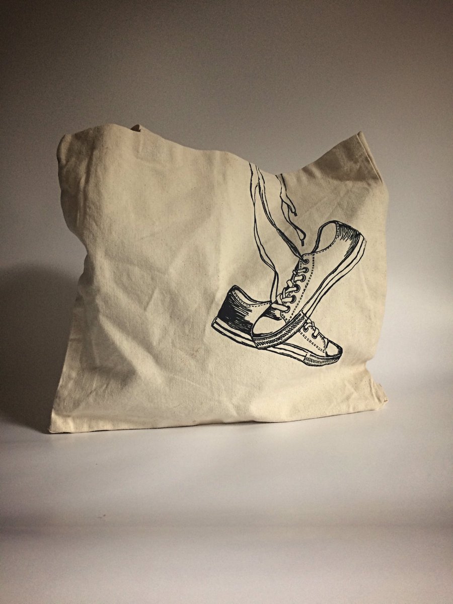 rowan_designs's tweet photo. Got to love a #makeshift #studio https://t.co/uZjDJV251p