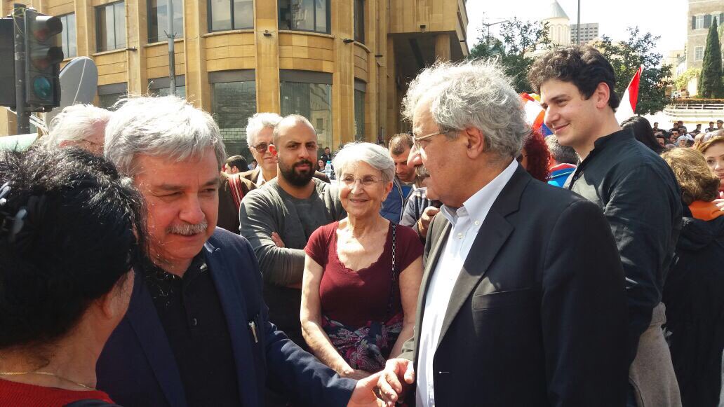 CharbelNahas's tweet photo. مباشرة من ساحة رياض الصلح
#كلنا_عالشارع https://t.co/afedrP3jSe