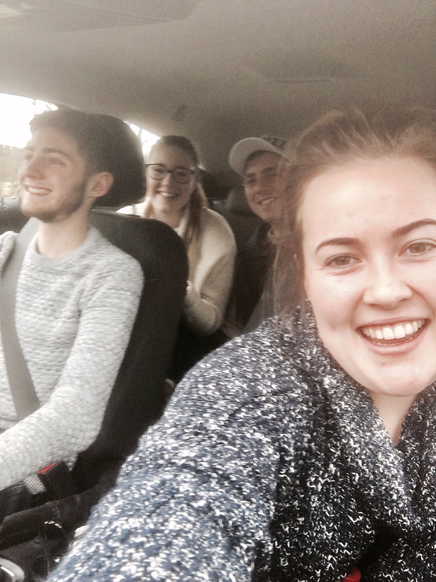 Alexdno6's tweet photo. @CapitalOfficial @romankemp Trip to the seaside!! With @jozieh94 ,Helen and Jordan #SundaySelfie https://t.co/bCLUHaxDlD