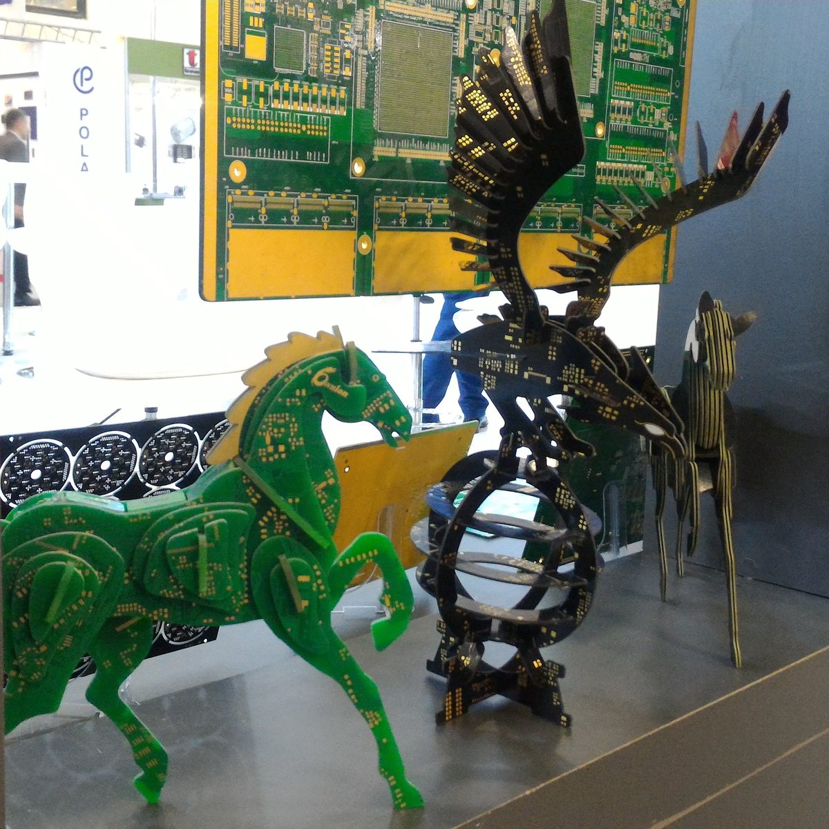 Elektronik kartlarla hem robotun gerçeğini yapabilirsiniz hem de maketini.
3. Salonu ziyaret ettiniz mi?
#WINAutomation devam ediyor.