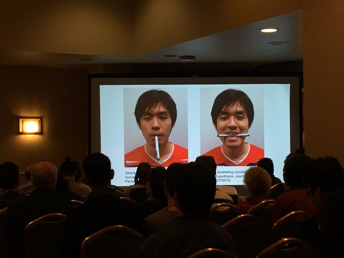 m_sekijima's tweet image. Training of happiness! #IEEEVR #3dui やばい、会場に笑いが溢れる