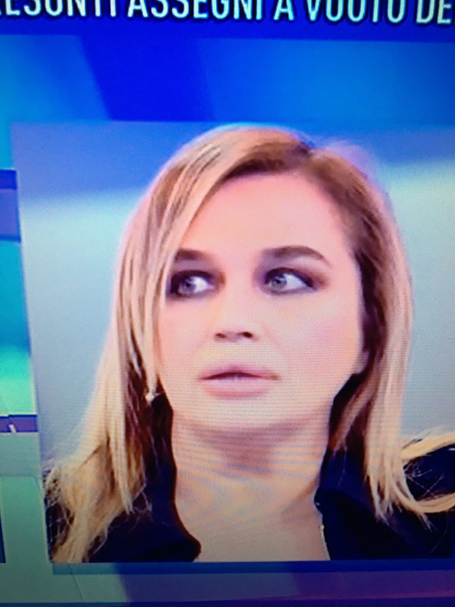 CraigWarwick6's tweet photo. che cosa è successo alle labbra di lory? What's wrong with lory's lips 😱#domenicalive https://t.co/67WyIKMT64