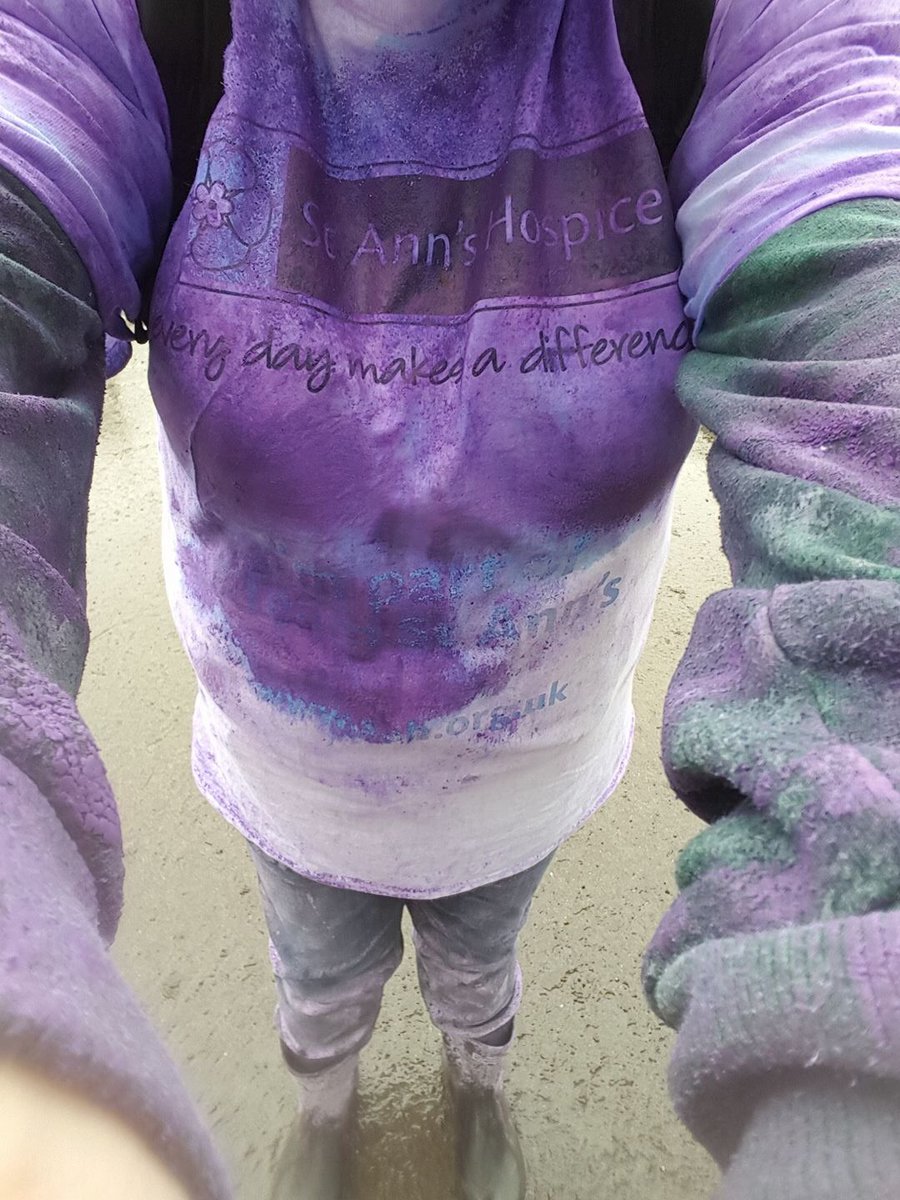 LauraR1707's tweet photo. @StAnnsHospice had a great time throwing purple paint at the runners today #ObstaColourRun #volunteer https://t.co/tGbF3lSKwI