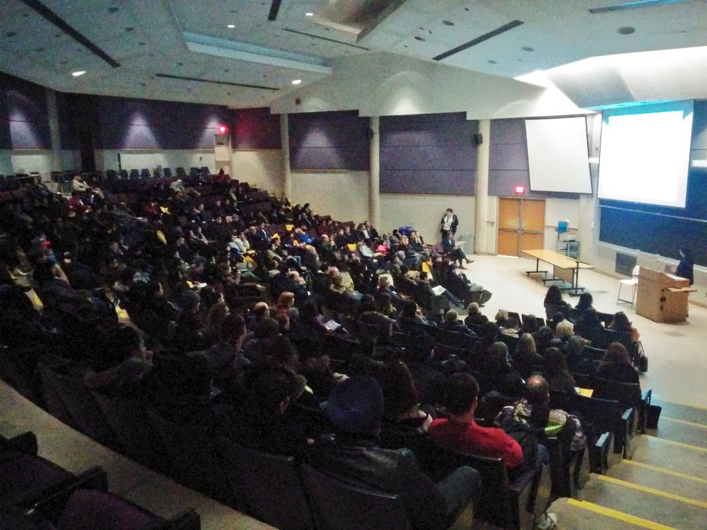 IMIUofT's tweet photo. One of the largest turnouts ever for @ManagementUTM + @UTM_Economics info session - great to see such interest! #UTMMarchBreak #uoft #UTM50 https://t.co/pCjxAqAZUc