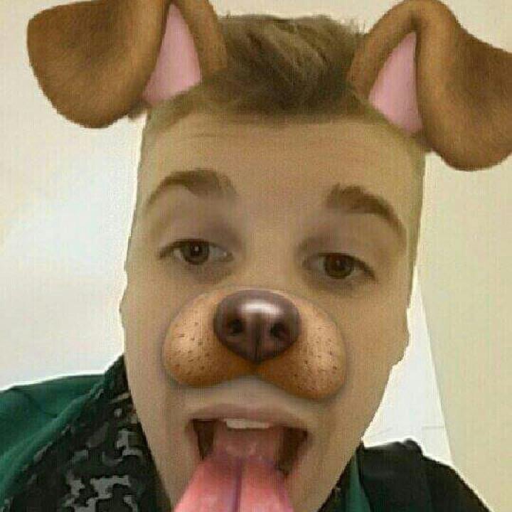 EmilyBeatriz123's tweet photo. ✨🎂Chillin, relaxing, chillout together with #liveme Wil Liam : https://t.co/GqXhCk0EMF https://t.co/uo8a3cD8bZ