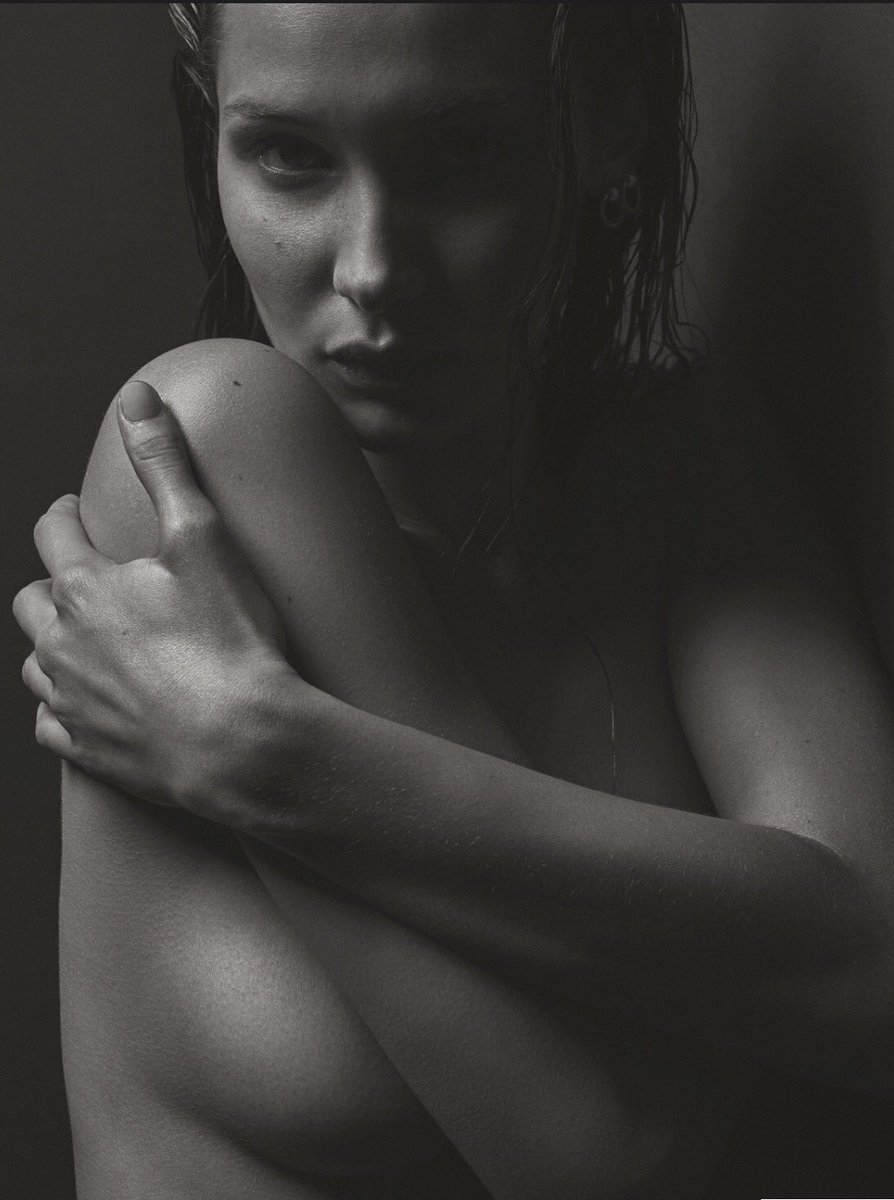 onlypengtings's tweet photo. Bella Hadid // V Magazine https://t.co/BLEWJLPKgM