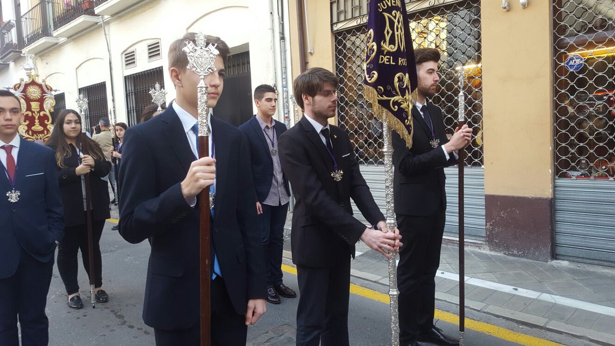 Ayer algunos miembros del Grupo Joven asistieron al Via Crucis de la Hermandad del Huerto