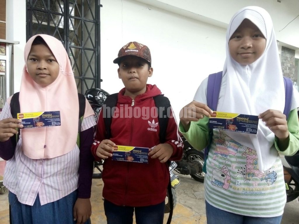 heibogor's tweet photo. Niat Ingin Ikut Seminar, Nasib Murid Kelas 6 SD Malah Jadi Begini - https://t.co/hcS2Jg0QsG https://t.co/WDJTsTD6x9