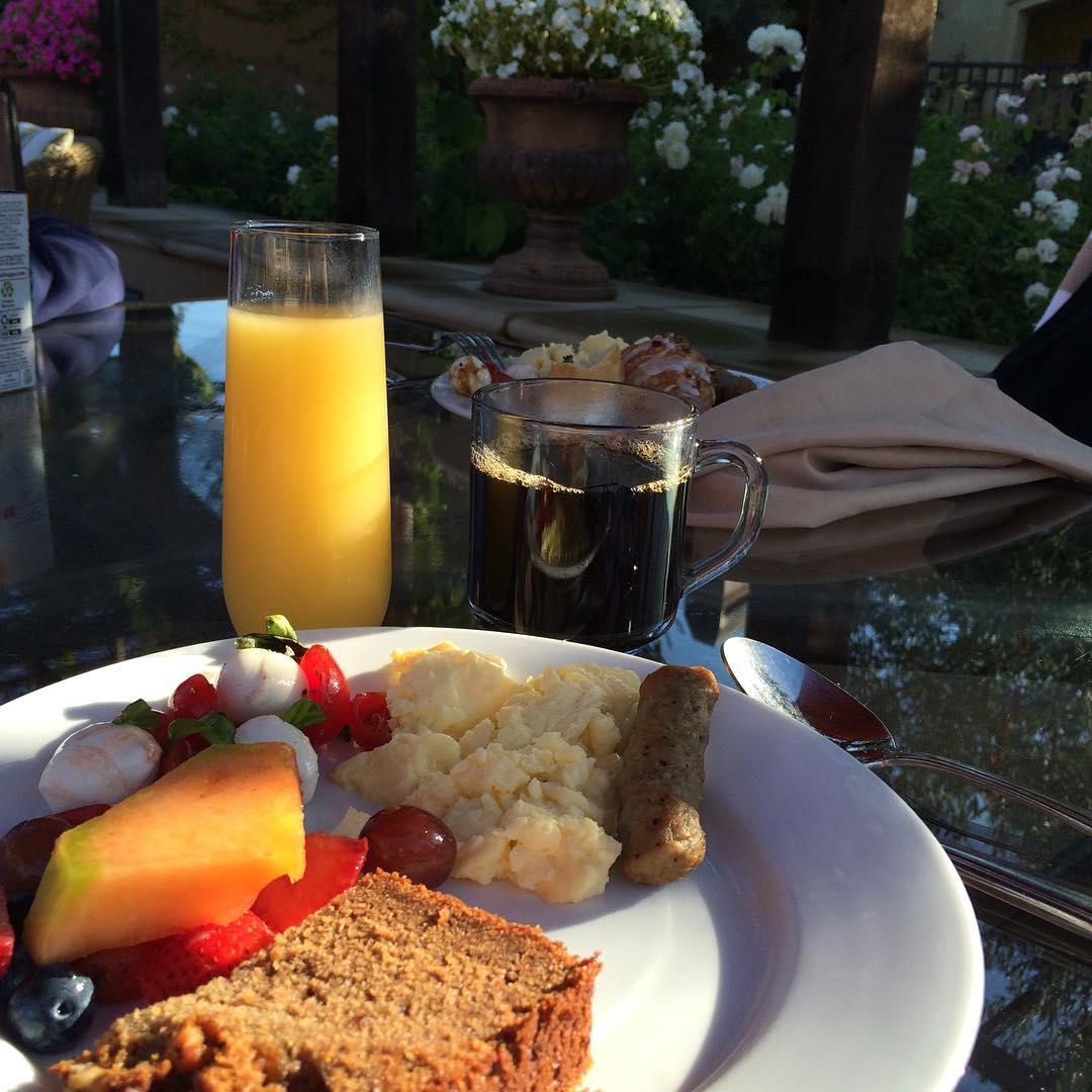 napavalleylodge's tweet photo. Freshly squeezed and scrambled to perfection - the good in good morning. #PoolsideBrunch Photo: travelfoodee | https://t.co/MpJnUIZiyj https://t.co/lIMDaEymGc