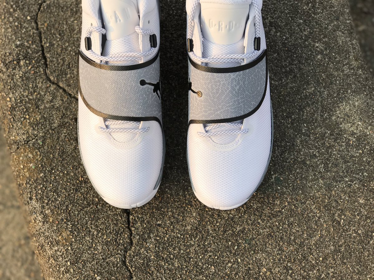 phgifu's tweet photo. 【New / JORDAN】
JORDANの新作シューズが入荷!
『SUPERFLY5』
ブレイク・グリフィンをはじめブランド契約するNBA選手が着用するトップモデル☆
カラー:ホワイト×ブラック
価格¥17,500+税
#JORDAN
#SUPERFLY5
#パワーハウス https://t.co/KZif3D3Icz