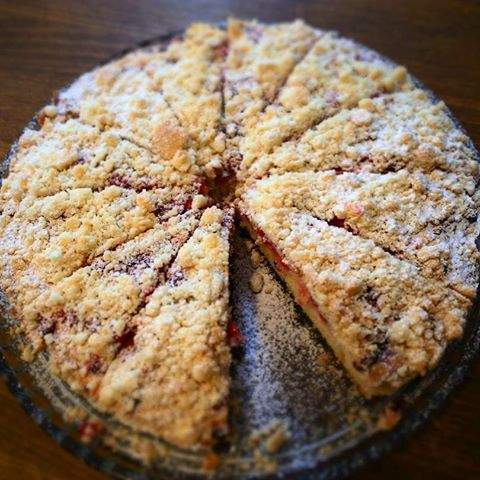 Strawberry Crumble Cakes #de_metro_bakery <a href="/DP_BISTRO/">DP BISTRO™</a>