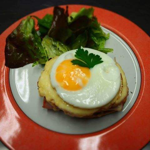 Arugula with melting cheddar muffin and egg #southertnstyle <a href="/DP_BISTRO/">DP BISTRO™</a>