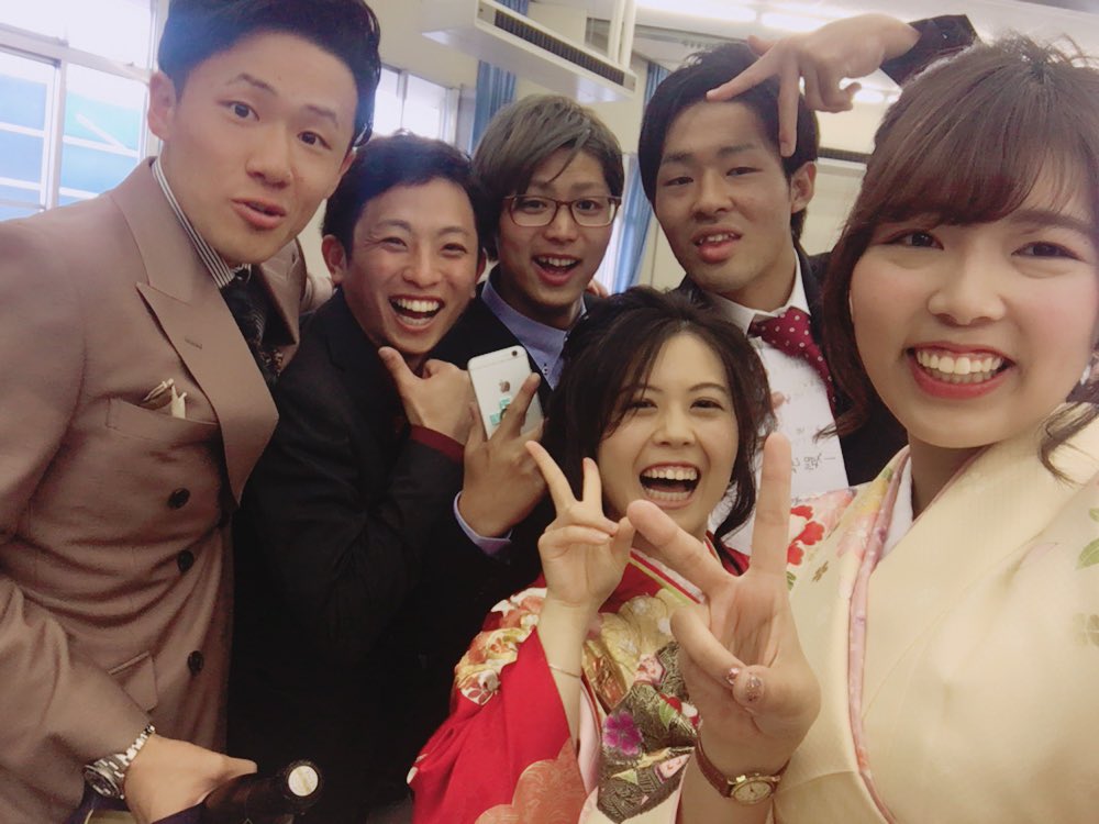 gon0509's tweet photo. とうとう学生生活が終わってしまいました。大学に入って多くの友達ができて本当に周りに恵まれたと思います。みんなとの写真を見返してもいい写真ばかりです。いつでもごはんでも飲み会でも誘ってね 。最後に、せーちゃん、こせき、たすく、まさや、たかしで名駅で大号泣したのはいい思い出です。 https://t.co/y78Kku6I65