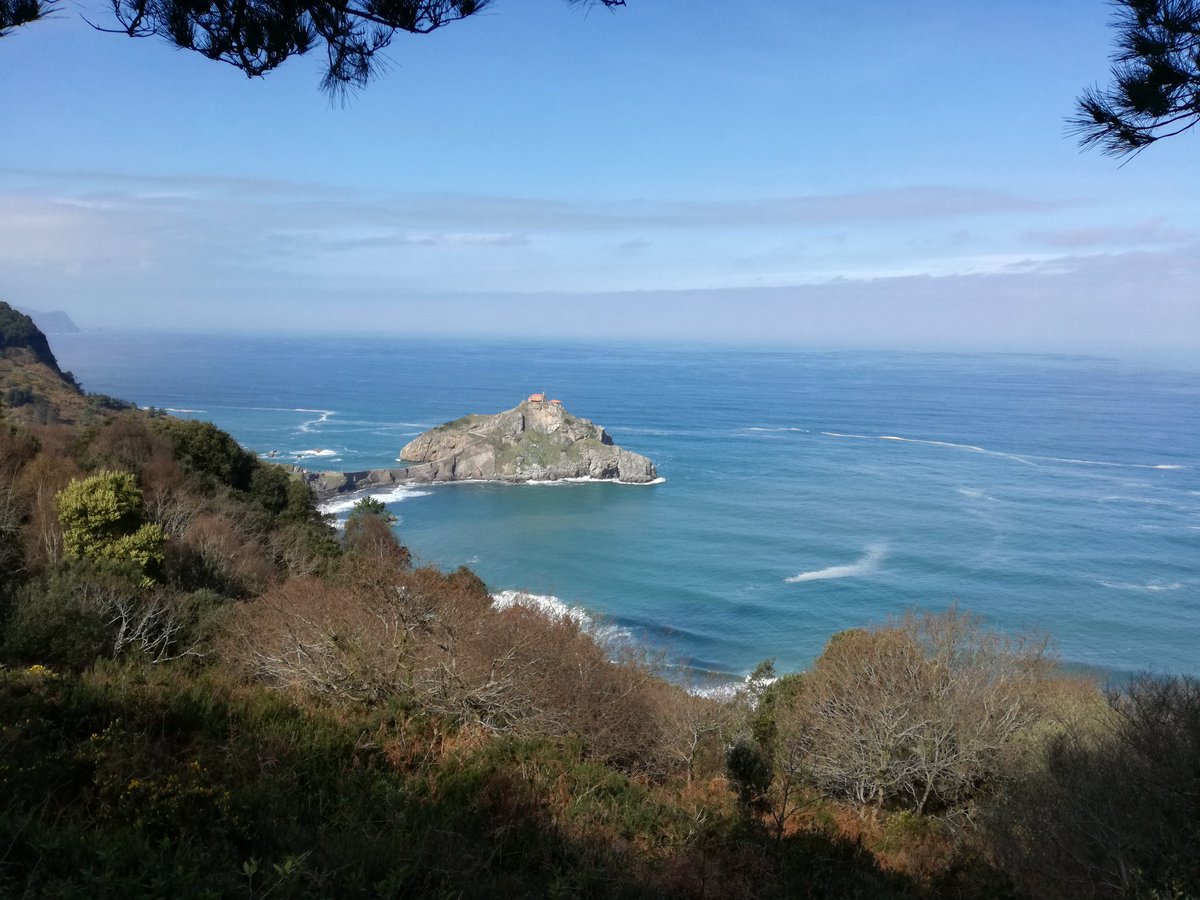 Ignacio_Nieto's tweet photo. En la ermita de San Juan de Gaztelugatxe #Bilbao con @Igni10 @_RaFus @marcosunay https://t.co/UDd4Bws3kp