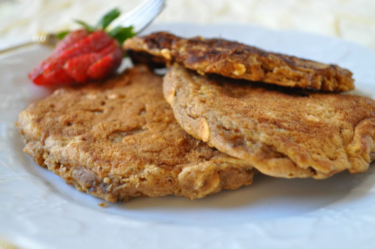 hollyclegg's tweet photo. #DELICIOUS and #healthy Oatmeal #Pancakes!! Add some #fruit on top!! So fun to make with the #kids!! #cancercookbook https://t.co/oeS4GbWuDy https://t.co/O3RGyTbO67