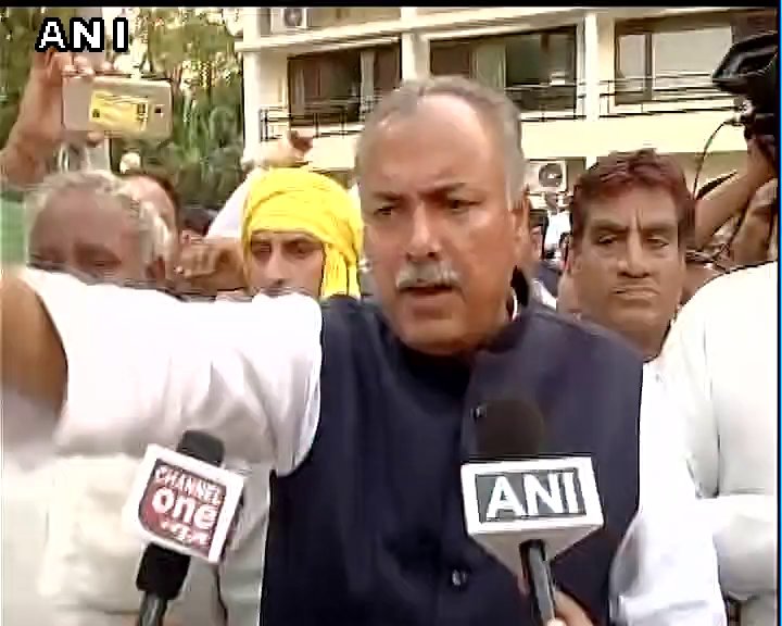 ANI's tweet photo. Suspended Delhi Kooch after agreement with Haryana Govt on all issues: Yashpal Malik, Jat leader https://t.co/PUAqgpo4Wm
