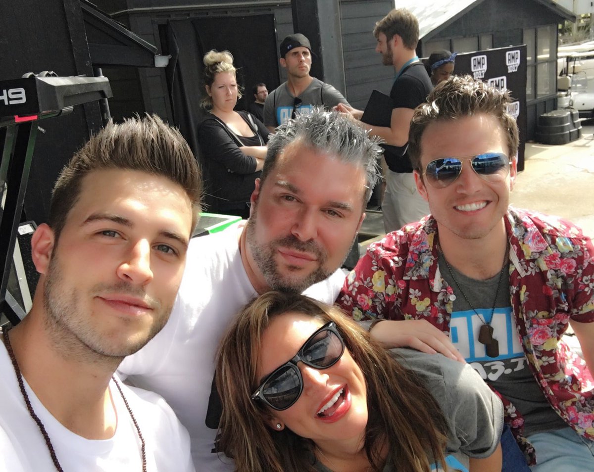 sybil1037's tweet photo. AMP family photo with @nathanfast @TannerKloven and our Momager @jaymichaels13! #AMPSPRINGBREAKOUT https://t.co/uScdAvUpig