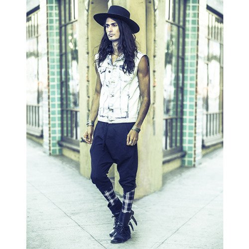 dopemelrose's tweet photo. @Pediamirix hangin on Melrose https://t.co/ncZ61TtAhy https://t.co/AwzqhSMLGJ