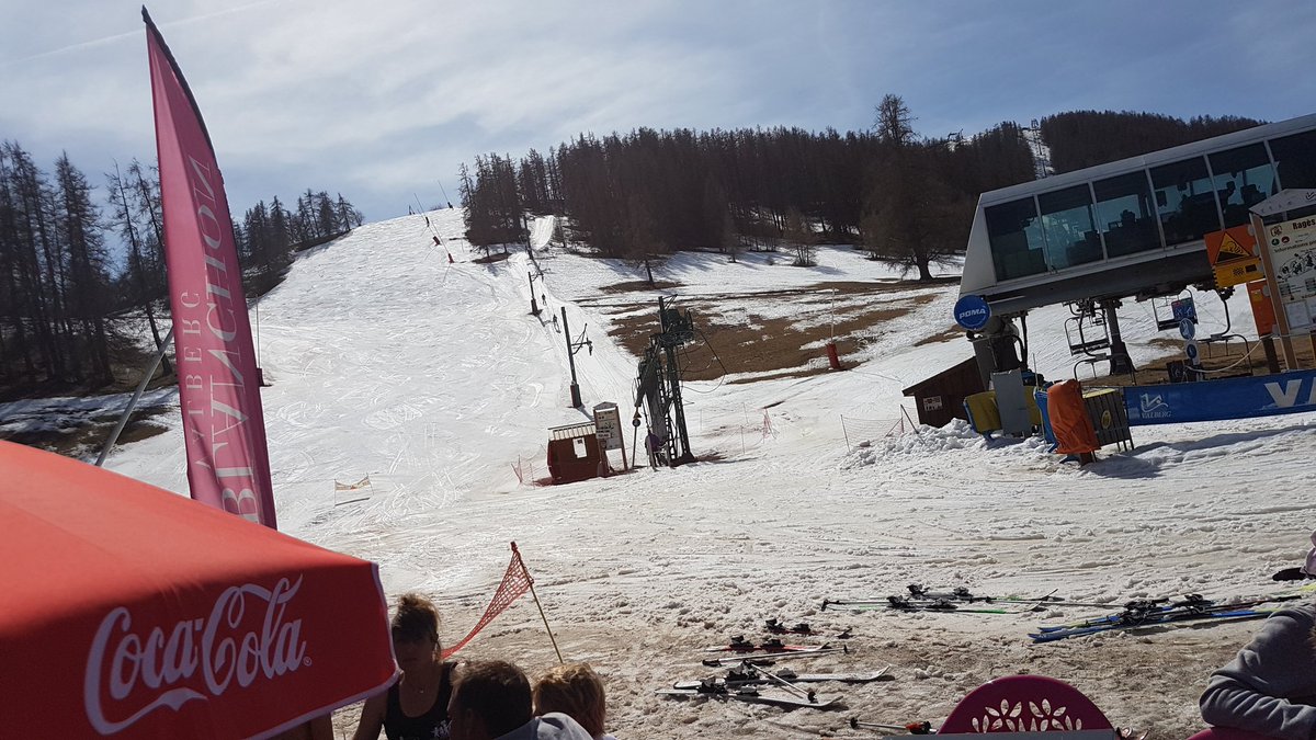avalanche_06's tweet photo. On est pas bien la?! 🖒😉 @lepinkblanchon @VALBERGAlpesSud #ski #neige #soleil https://t.co/Y0shf9bEGN