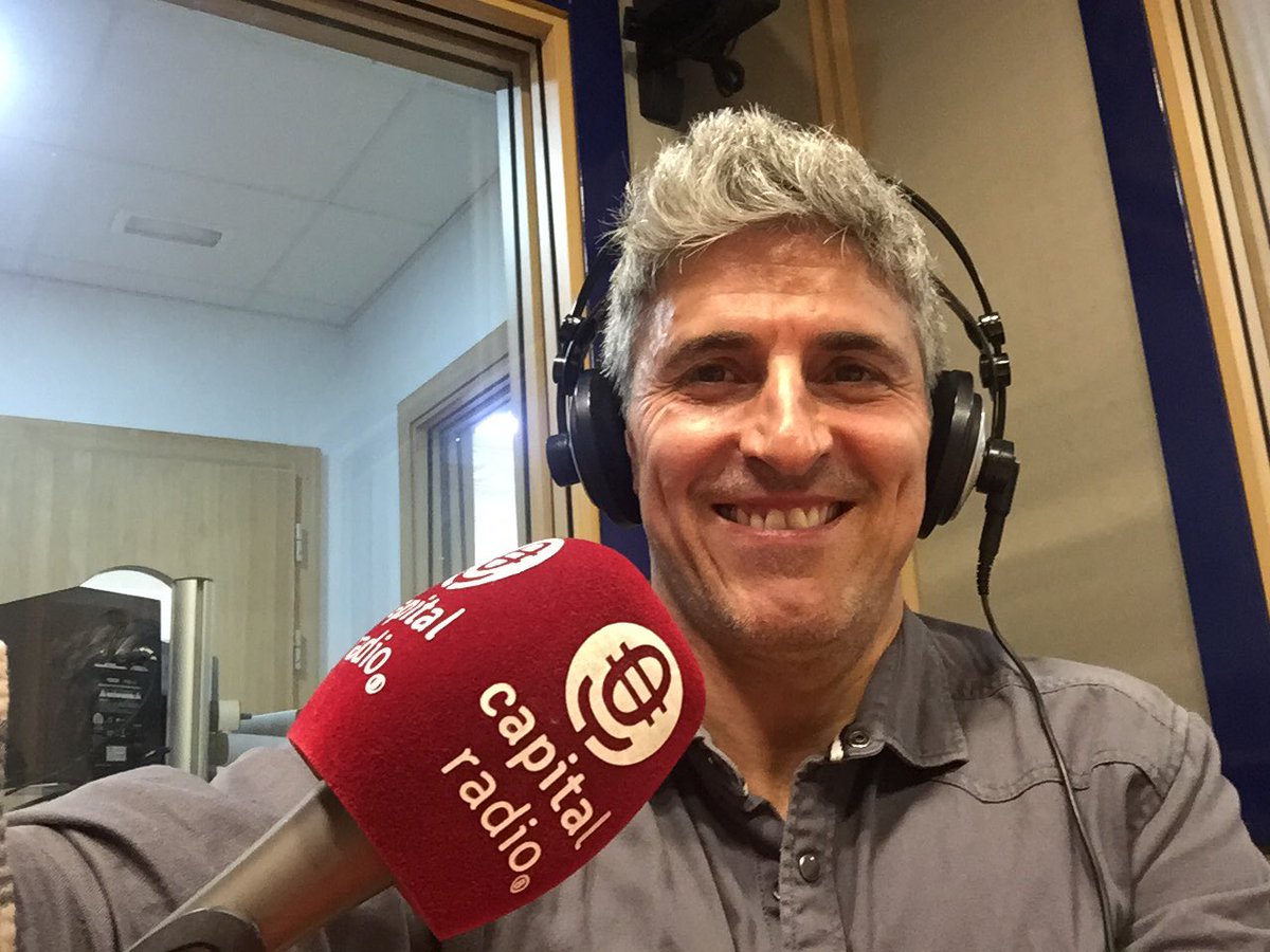 Juan_Aroca's tweet image. Arranca La Buena Vida de @MamenVillalba en @CAPITALRADIOB un lujo estar ahí apoyando. #suerte #radio #humor #alegria #monologos #riecantando