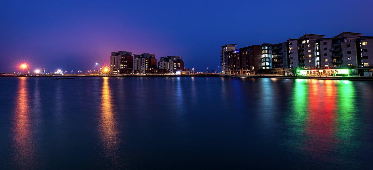ItsYourWales's tweet photo. Karl with Swansea all lit up - looking great #welshreflections #beautifulwales #welshphotography courtesy @McCarthyKarl https://t.co/YddMRmJePN