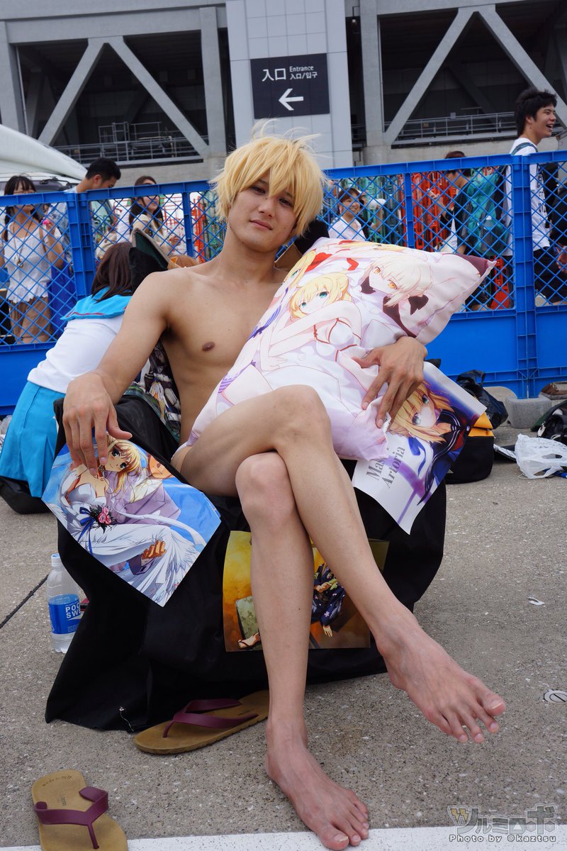 ﾂﾙﾐﾛﾎﾞ なんか むかしコミケで撮影させてもらった裸のギルガメッシュをおもいだした T Co Ajakbzao0p