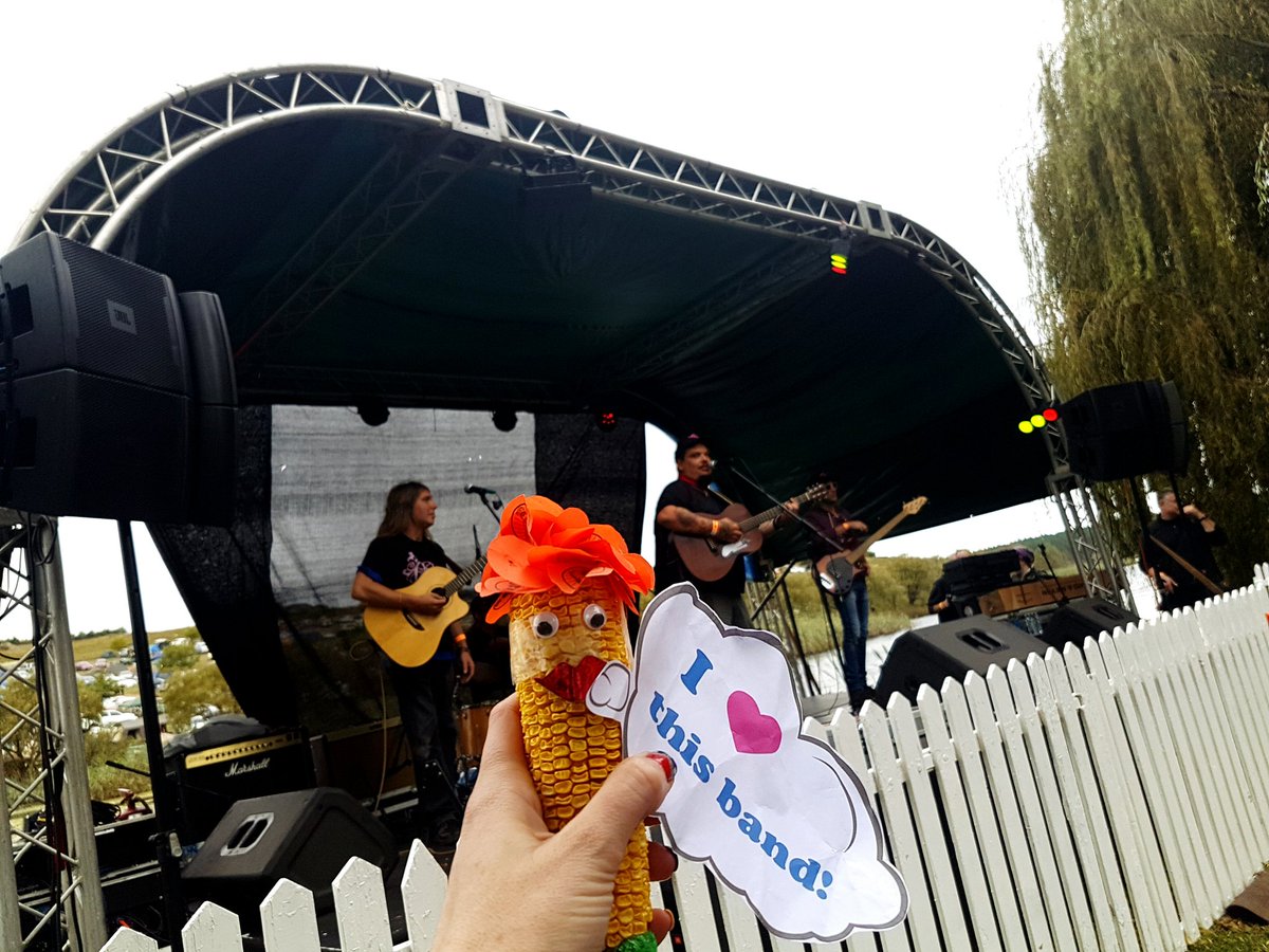 This lady has great taste in music... she loves <a href="/BarbosaExp/">Barbosa Experience</a> #MbilaDoesMieliepop #mieliepop2017