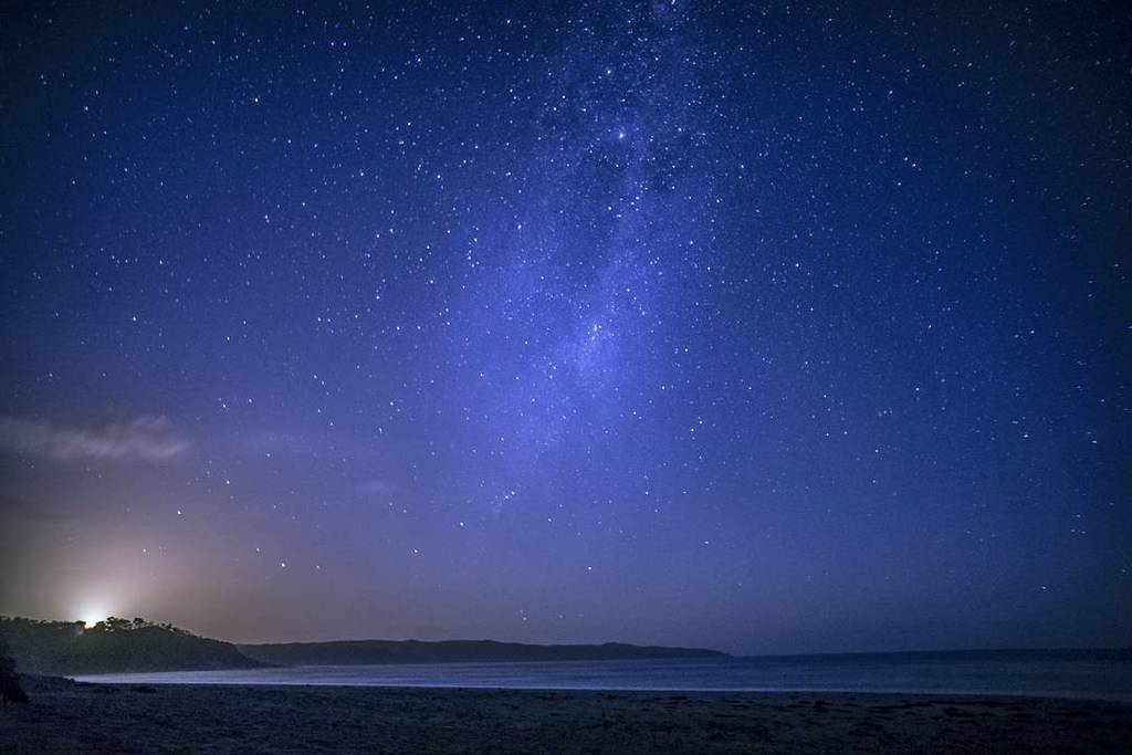 Hectorel's tweet photo. #Night at #JervisBay
#Stars #MilkyWay #Sky #Beach #Water #Moon #CaveBeach #Australia #Clouds https://t.co/XB7v2RF12V