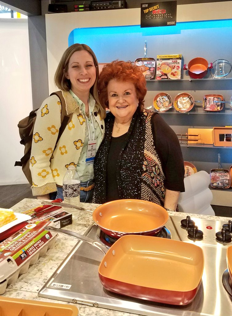 ModernMaryMoore's tweet photo. Had fun meeting #KathyMitchell at @BulbHeadIdeas #IHHS2017. She's such a cutie pie! https://t.co/Wm9730wcAk